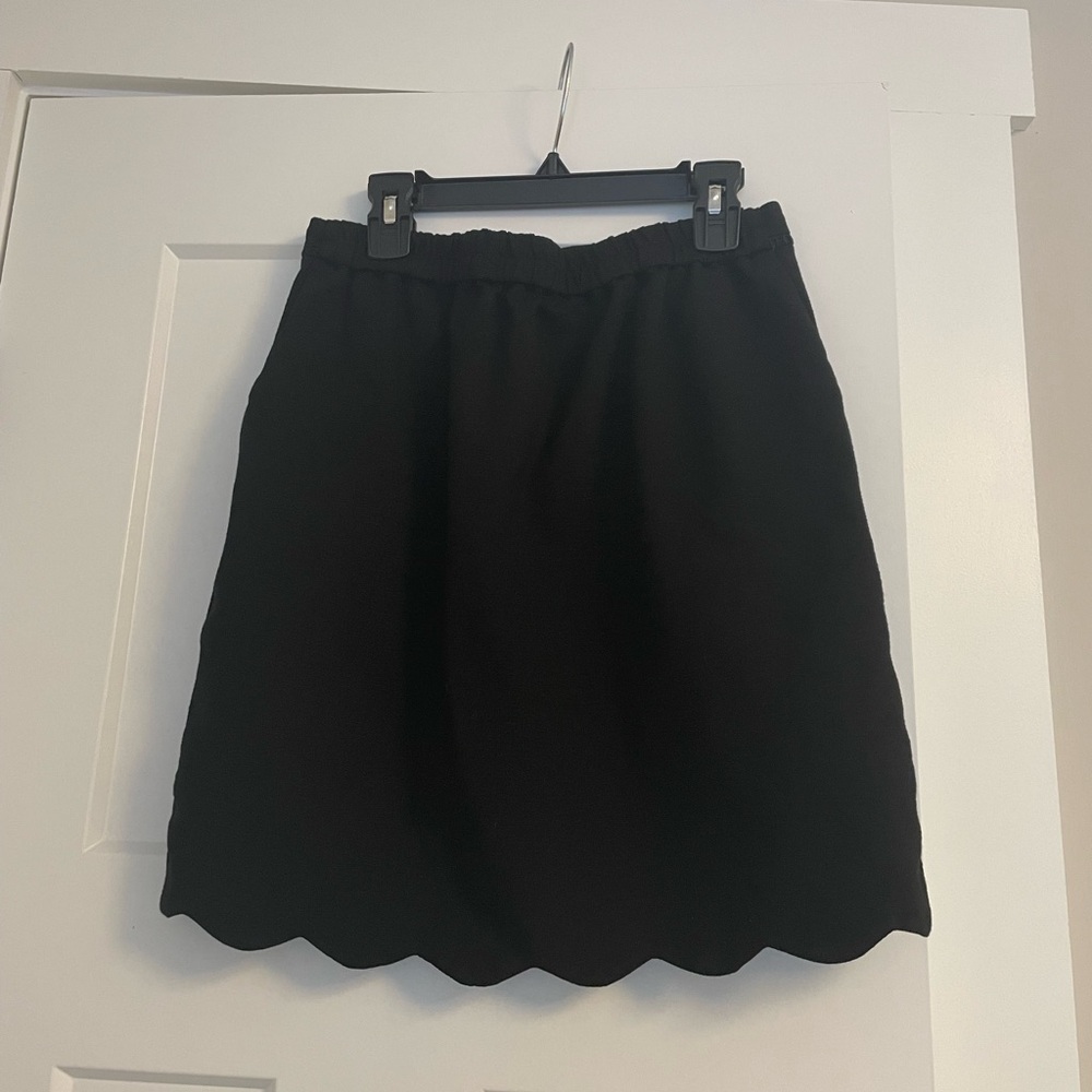 Black scalloped skirt - Picture 2 of 5